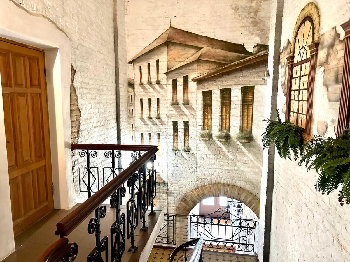 Apartments In The City Center, Near A Theatre, Zlata Plaza Ρίβνε Εξωτερικό φωτογραφία